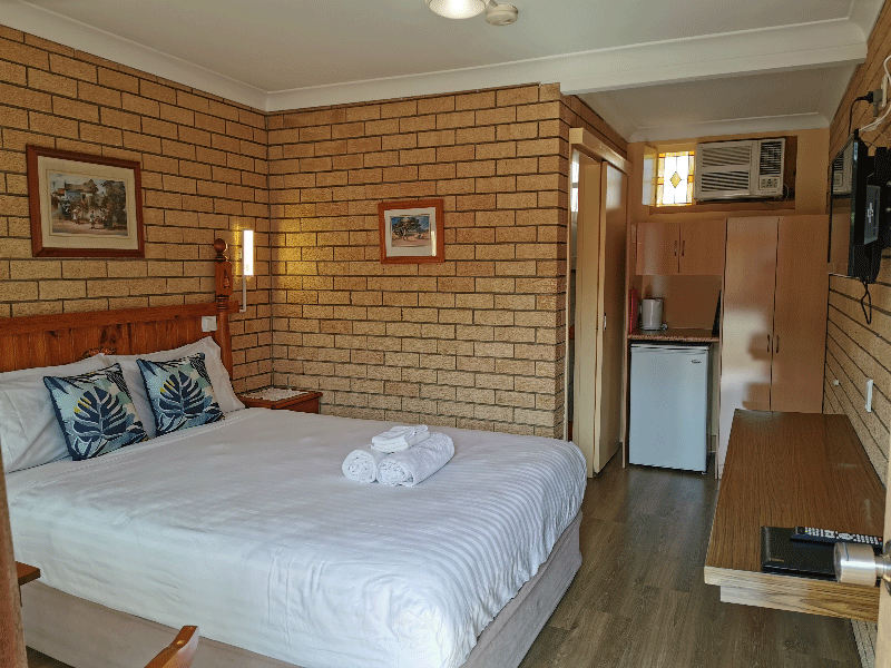 Double room with queen bed, fresh linens